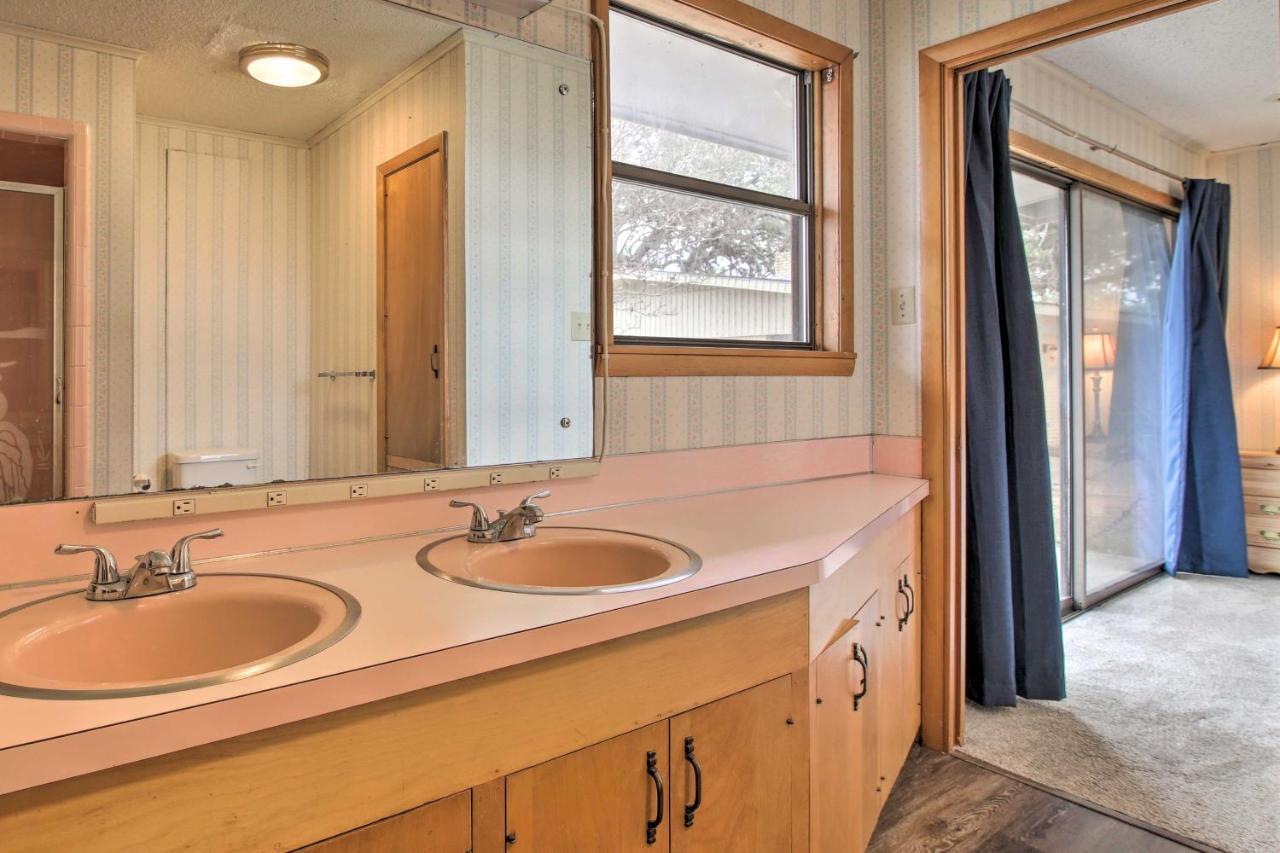 Rustic Lake Buchanan Hideaway With Game Room And Grill Tow Eksteriør billede